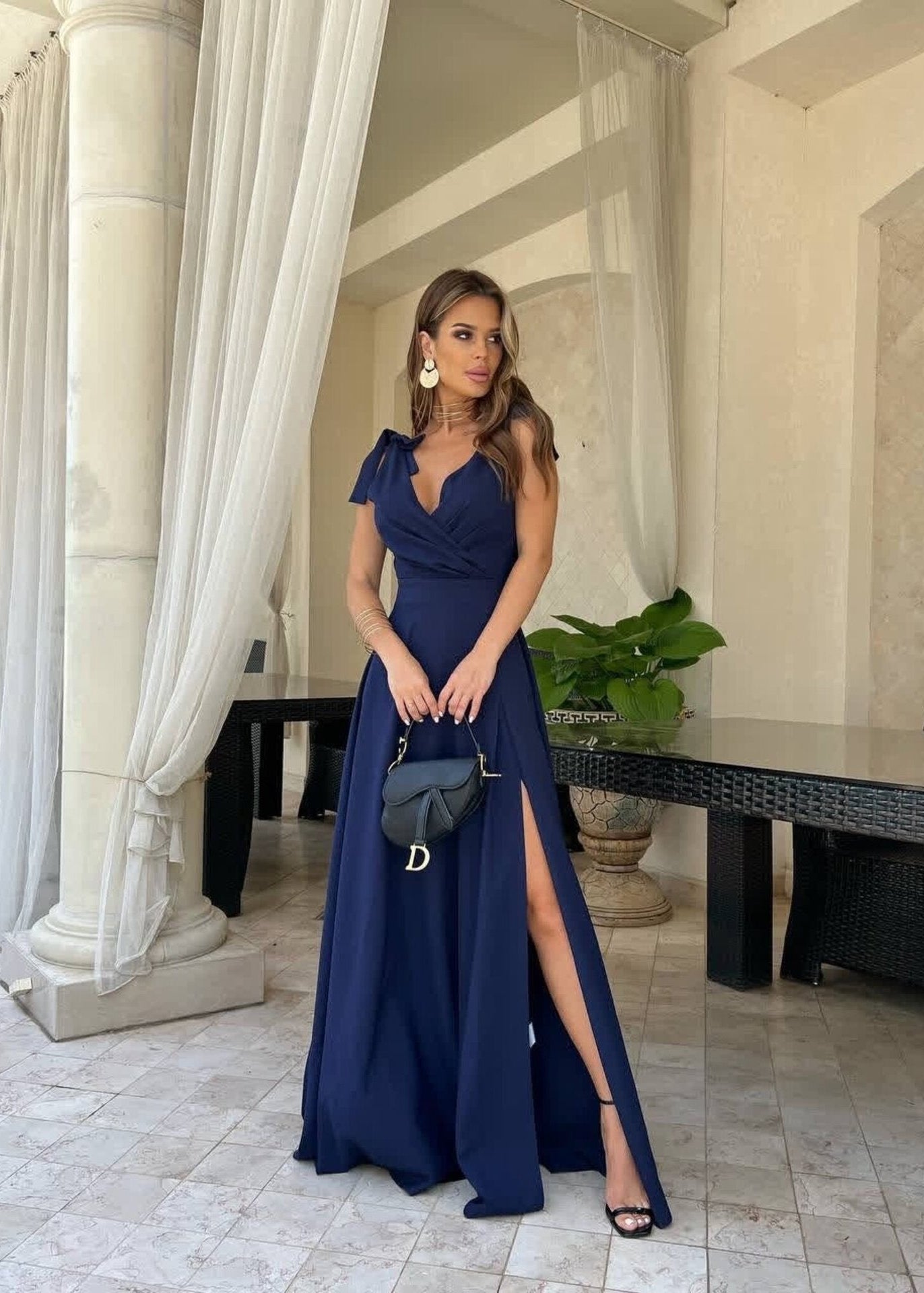 Einfarbiges Langes Plisseekleid – Natürliche Eleganz