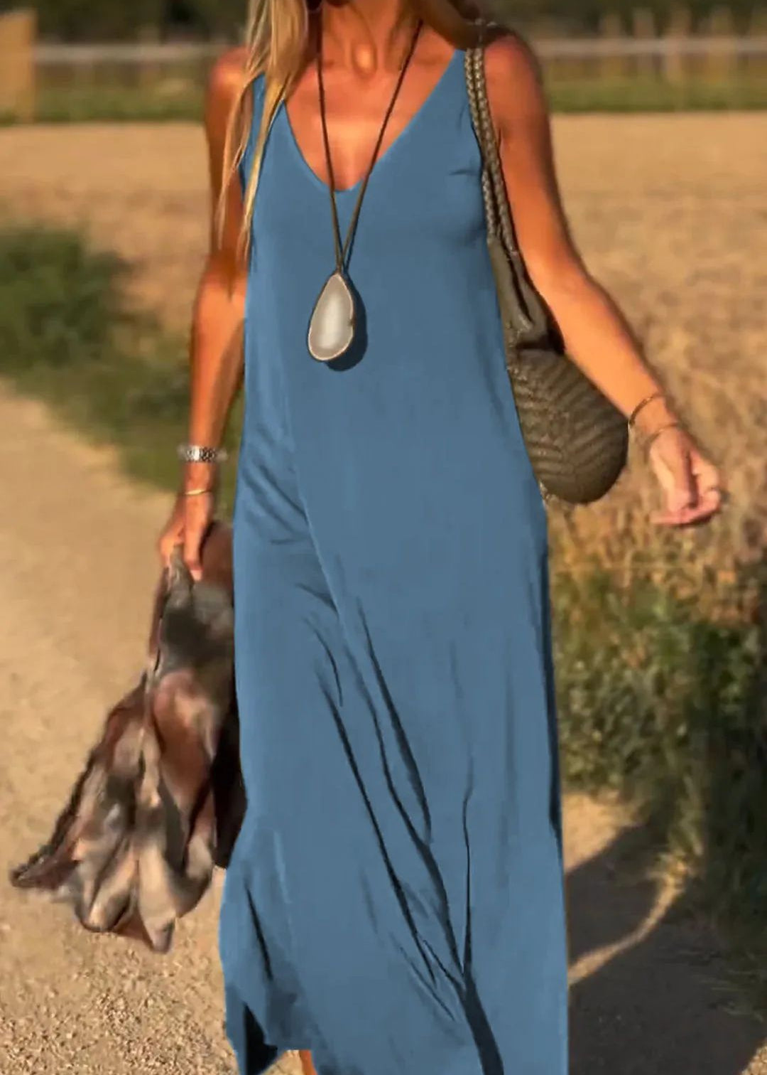 Langes Kleid mit V-Ausschnitt