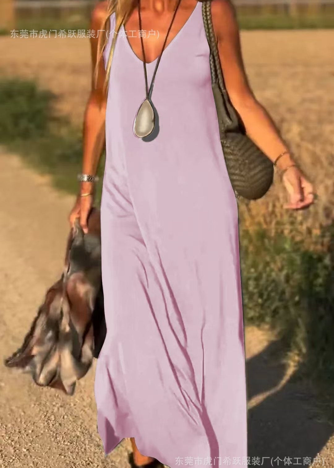 Langes Kleid mit V-Ausschnitt