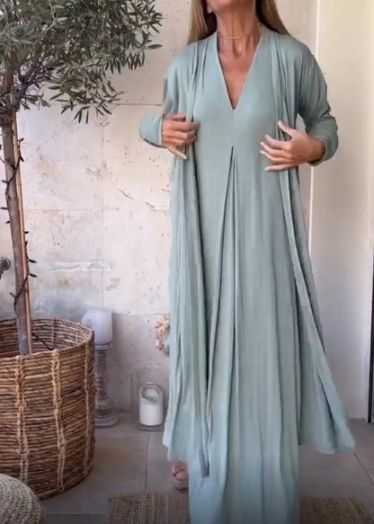 Figurformendes Kleid mit kostenlosem Cardigan