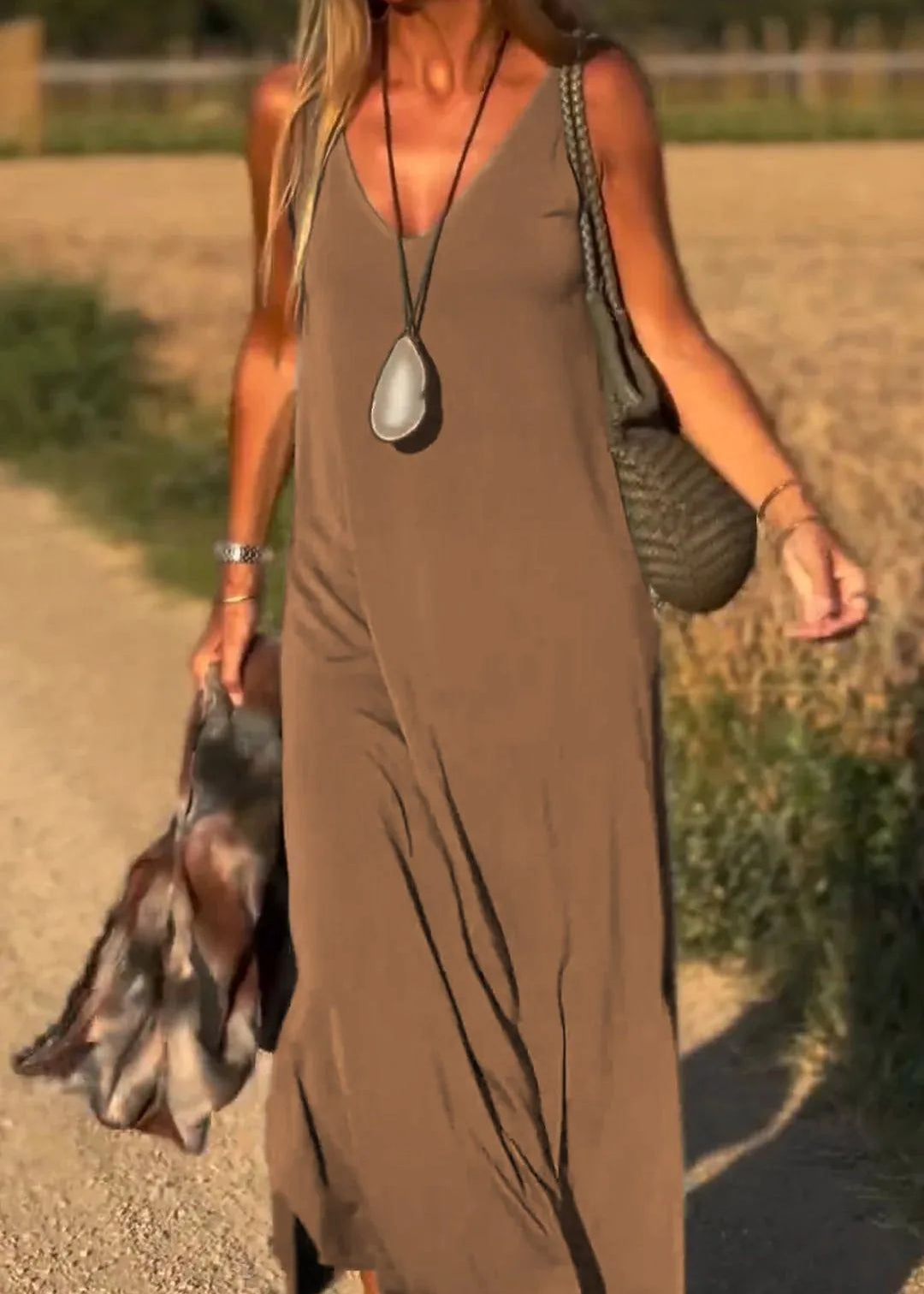 Langes Kleid mit V-Ausschnitt